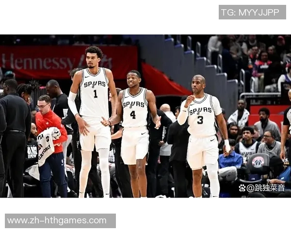 马刺与猛龙激战正酣NBA赛场上演精彩对决引发球迷热议 马刺与猛龙激战正酣NBA赛场上演精彩对决引发球迷热议