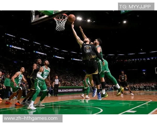 凯尔特人对决火箭NBA赛场精彩对抗引发球迷热议